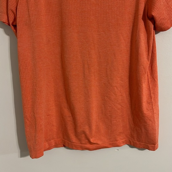 Lululemon men’s  orange T-shirt size large - Picture 3 of 6